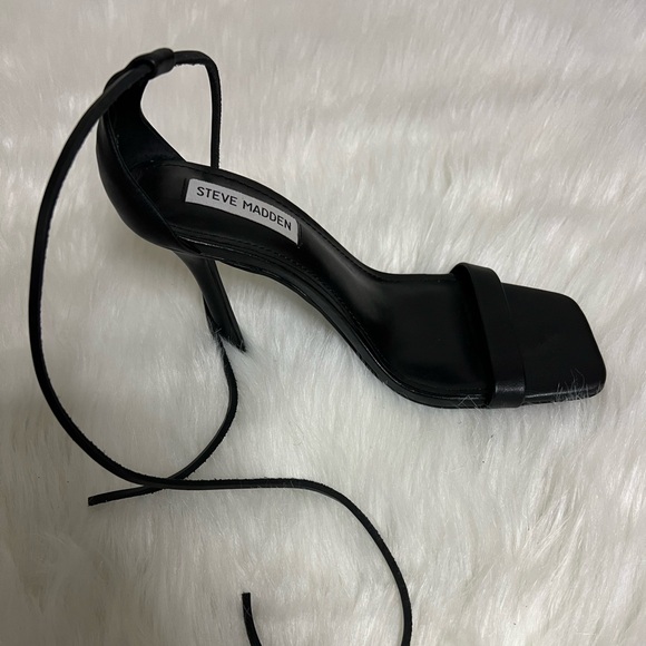 Steve Madden Black High Heels Size 8 - Picture 2 of 5